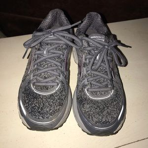 Brooks running shoes barely worn